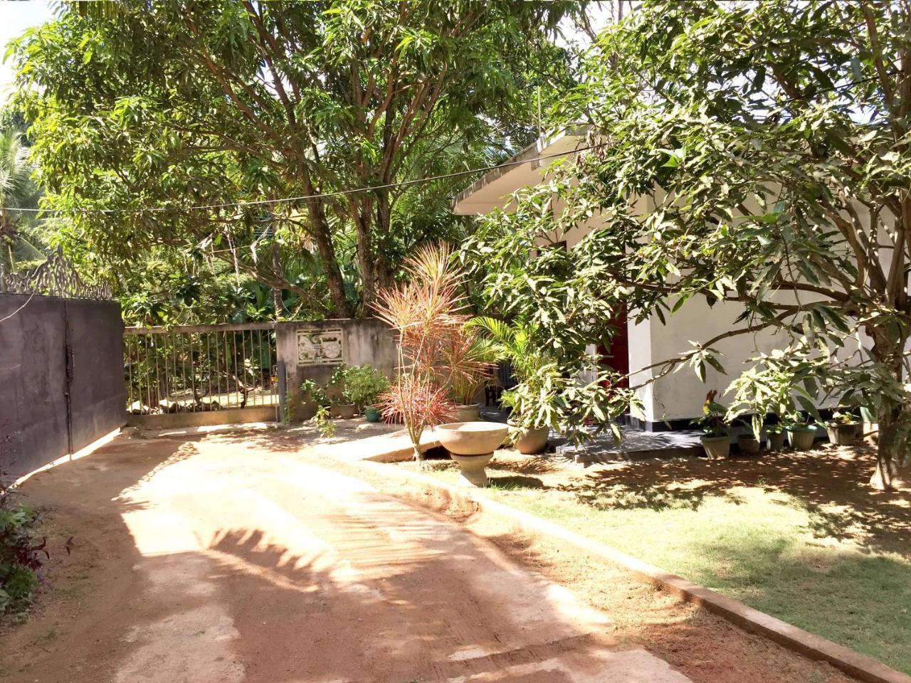 Damith Tourist Inn Mirissa Luaran gambar
